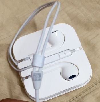 Chuyên cóc cáp tai nghe zin iphone , ipad bóc máy, giá rẻ thứ 2 sau nhà cung cấp - 1