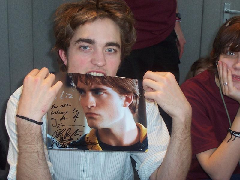 http://i581.photobucket.com/albums/ss259/RobsessedBLOG/2006/Collectormania_abril_071.jpg