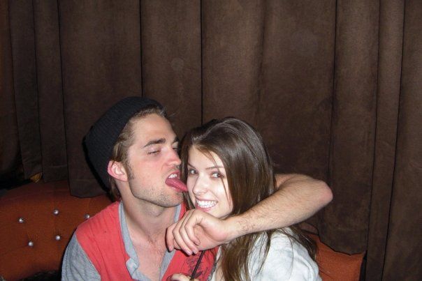 robert pattinson kissing. Robert Pattinson kissing