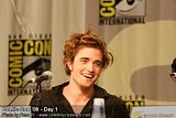 photo RobertPattinsonComicConSmall122.jpg