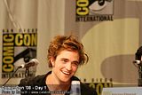 photo RobertPattinsonComicConSmall123.jpg