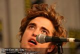 photo RobertPattinsonComicConSmall20.jpg