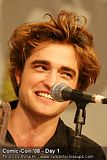 photo RobertPattinsonComicConSmall36.jpg