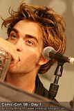 photo RobertPattinsonComicConSmall41.jpg