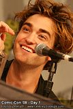 photo RobertPattinsonComicConSmall44.jpg