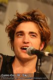 photo RobertPattinsonComicConSmall54.jpg