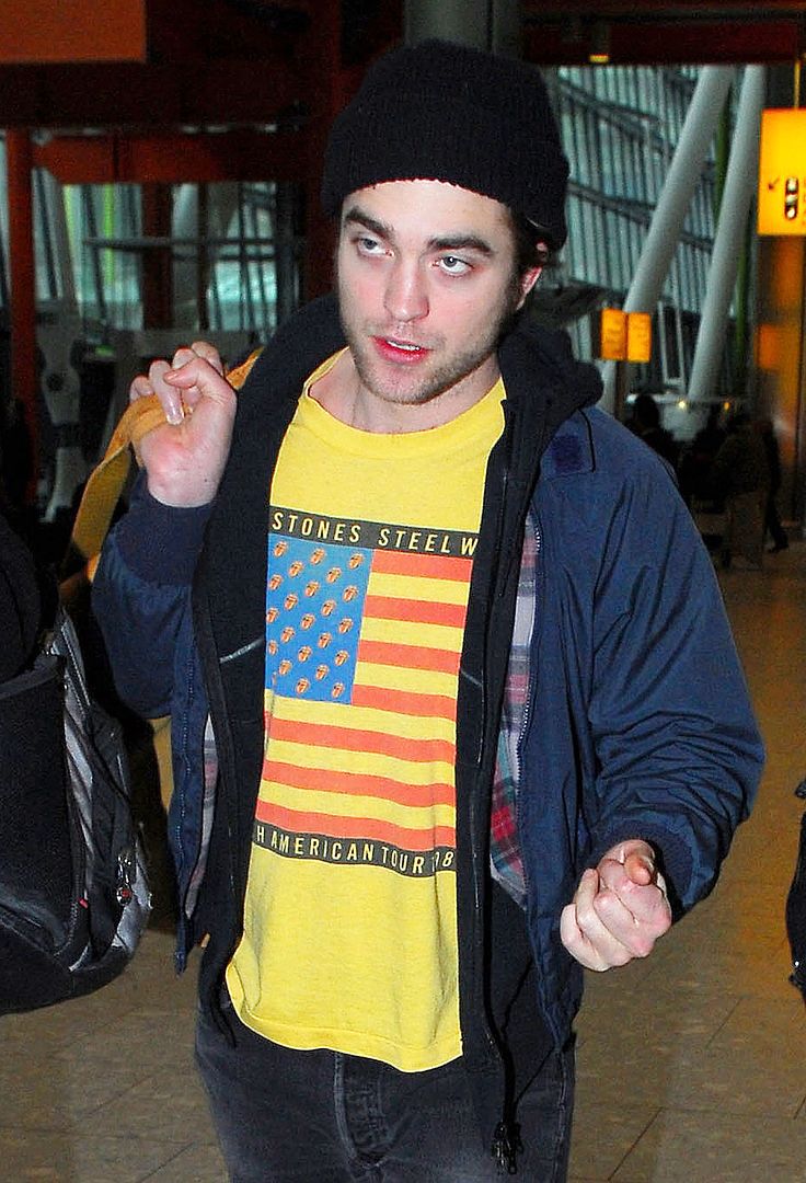 robert pattinson ugly. Look at your bodyguard Rob he