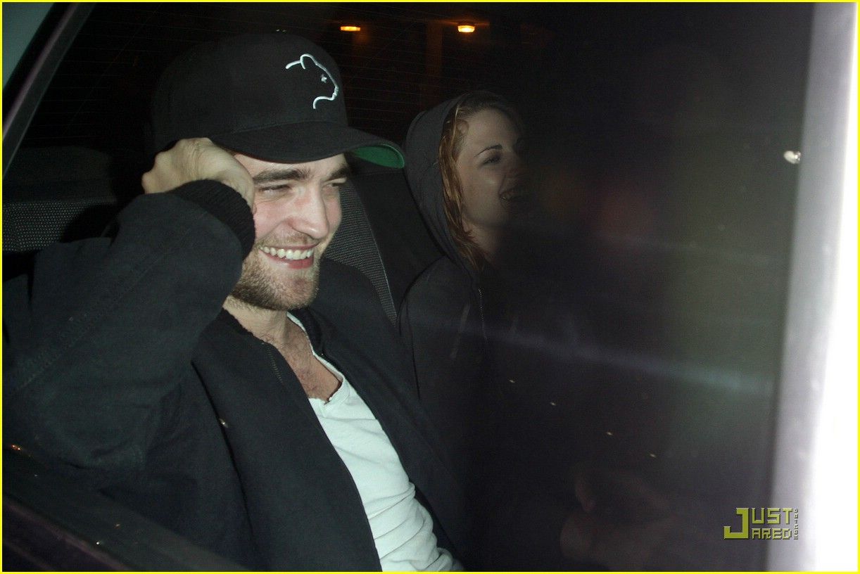 NEW PICS: Robert Pattinson and Kristen Stewart smiling and hitting the town