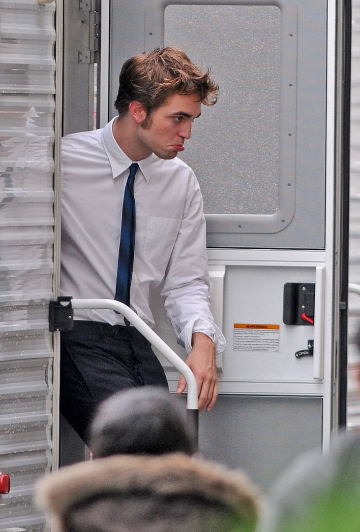 Robert Pattinson in NYC 06/18/2009