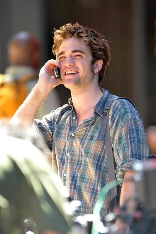 robert pattinson phone Pictures, Images and Photos