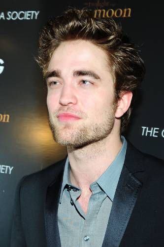 Oh and who is that I spy behind Rob...none other than Tom Sturridge and ... - 36E7591001836E758E8126FF-1