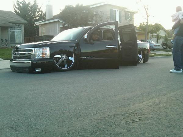 http://i581.photobucket.com/albums/ss259/calvoangel/silverado.jpg