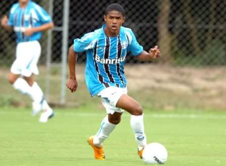 douglas_costa_new_ronaldinho.jpg